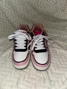 Hello Kitty Pink Low Top Sneakers Women’s Size 9 New With Tags